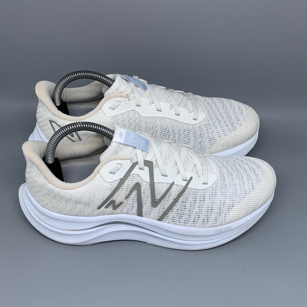 New Balance FuelCell Propel v4 White Grey‎ Running Shoes WFCPRLW4 Women’s Sz 9.5